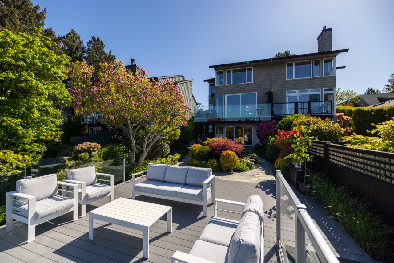 1019 De Costa Place