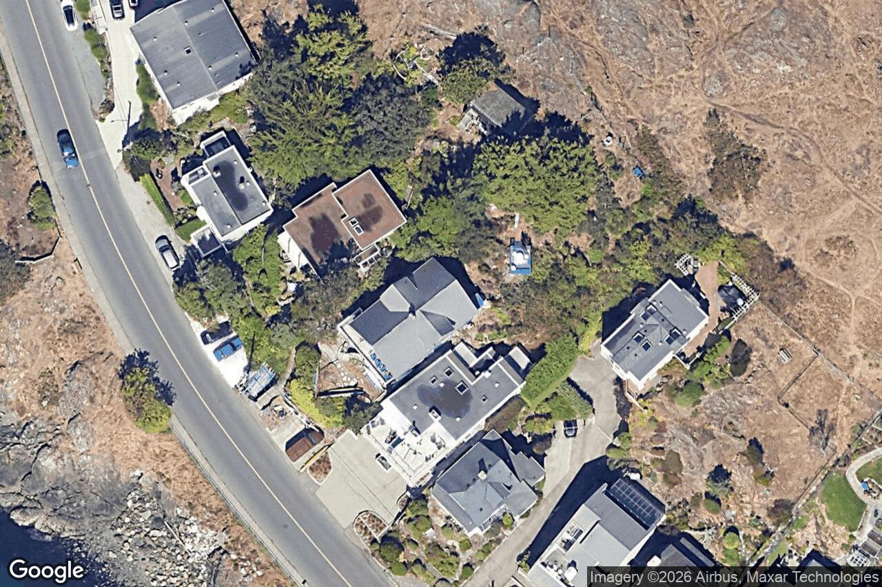 Aerial view of 554 Beach Dr, Oak Bay