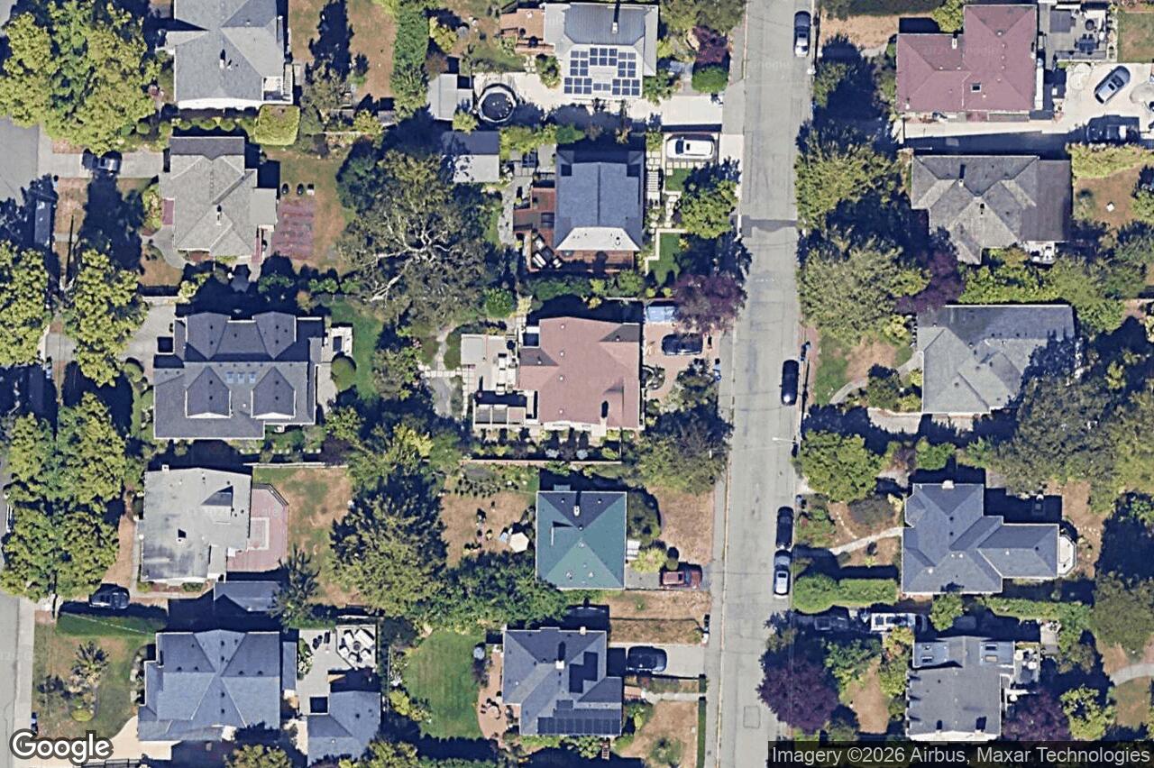 Aerial view of 614 Monterey Ave, Oak Bay