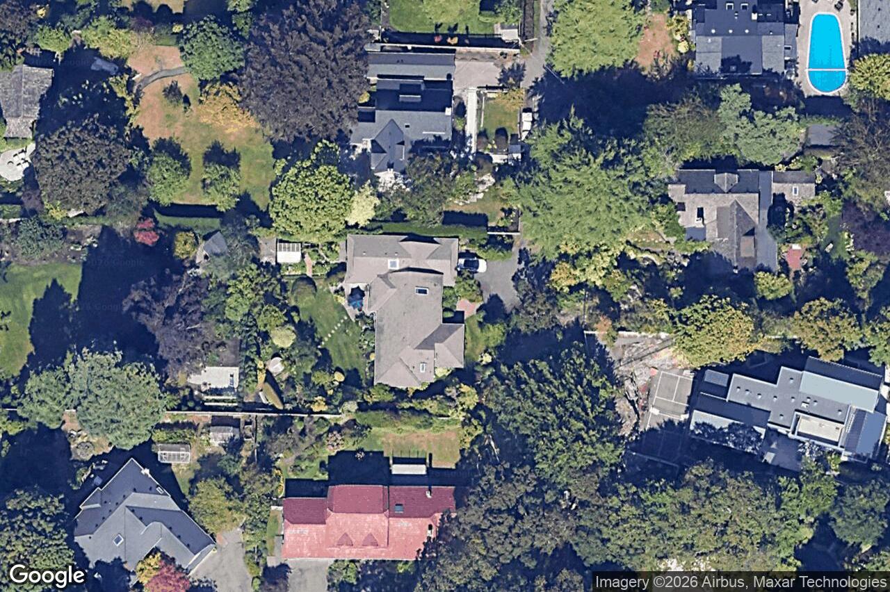 Aerial view of 658 Byng St, Oak Bay
