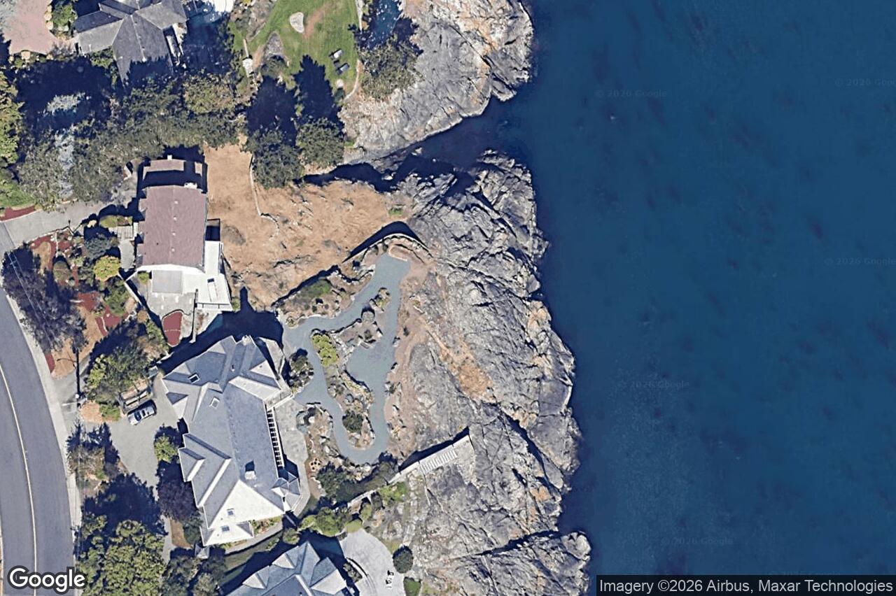 Aerial view of 987 Beach Dr, Oak Bay