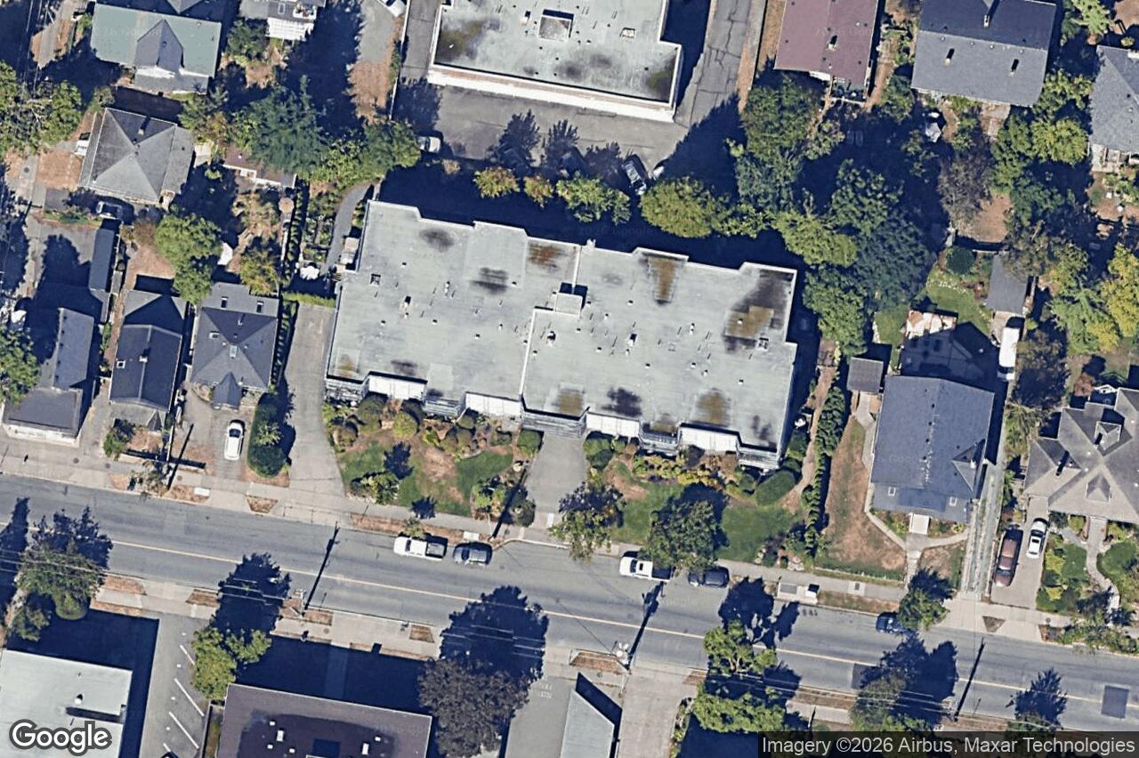 Aerial view of 204 – 1024 Fairfield Rd, Victoria