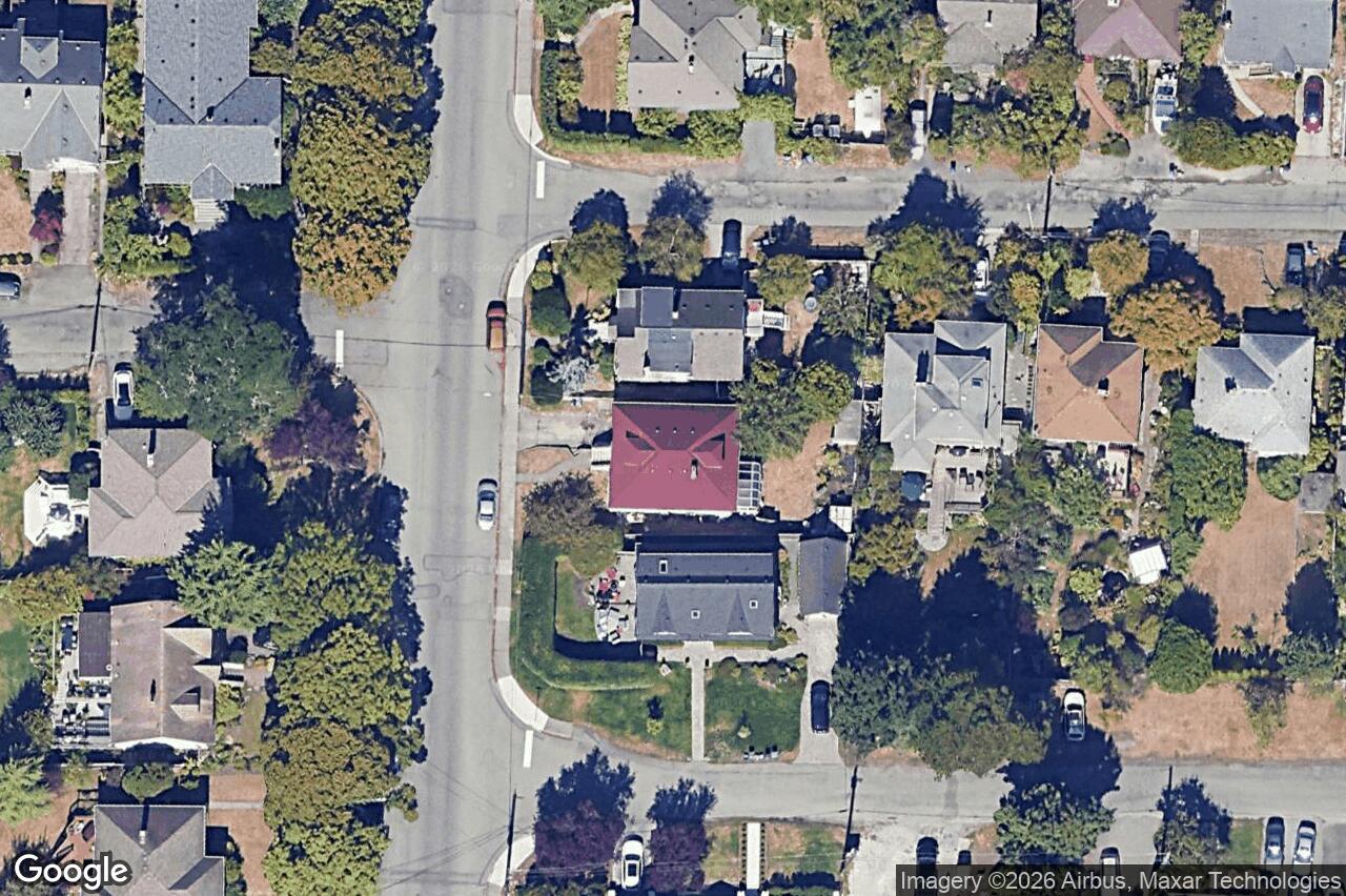 Aerial view of 901 Victoria Ave, Oak Bay