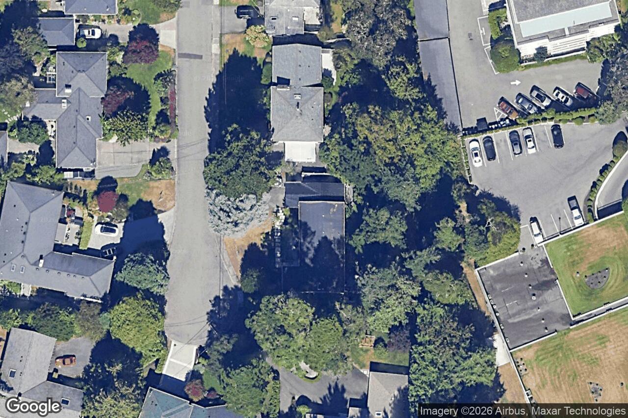Aerial view of 905 Deal St, Oak Bay