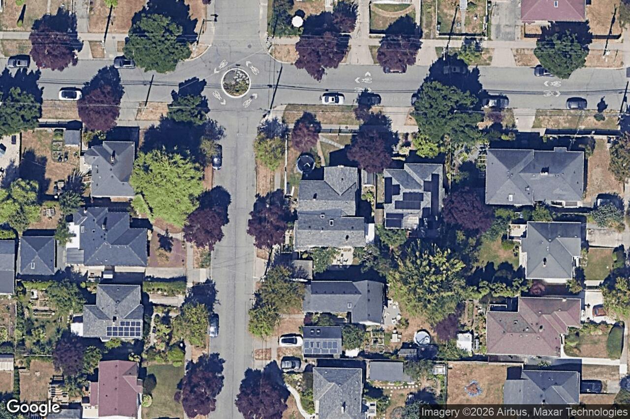 Aerial view of B – 1601 Haultain St, Victoria