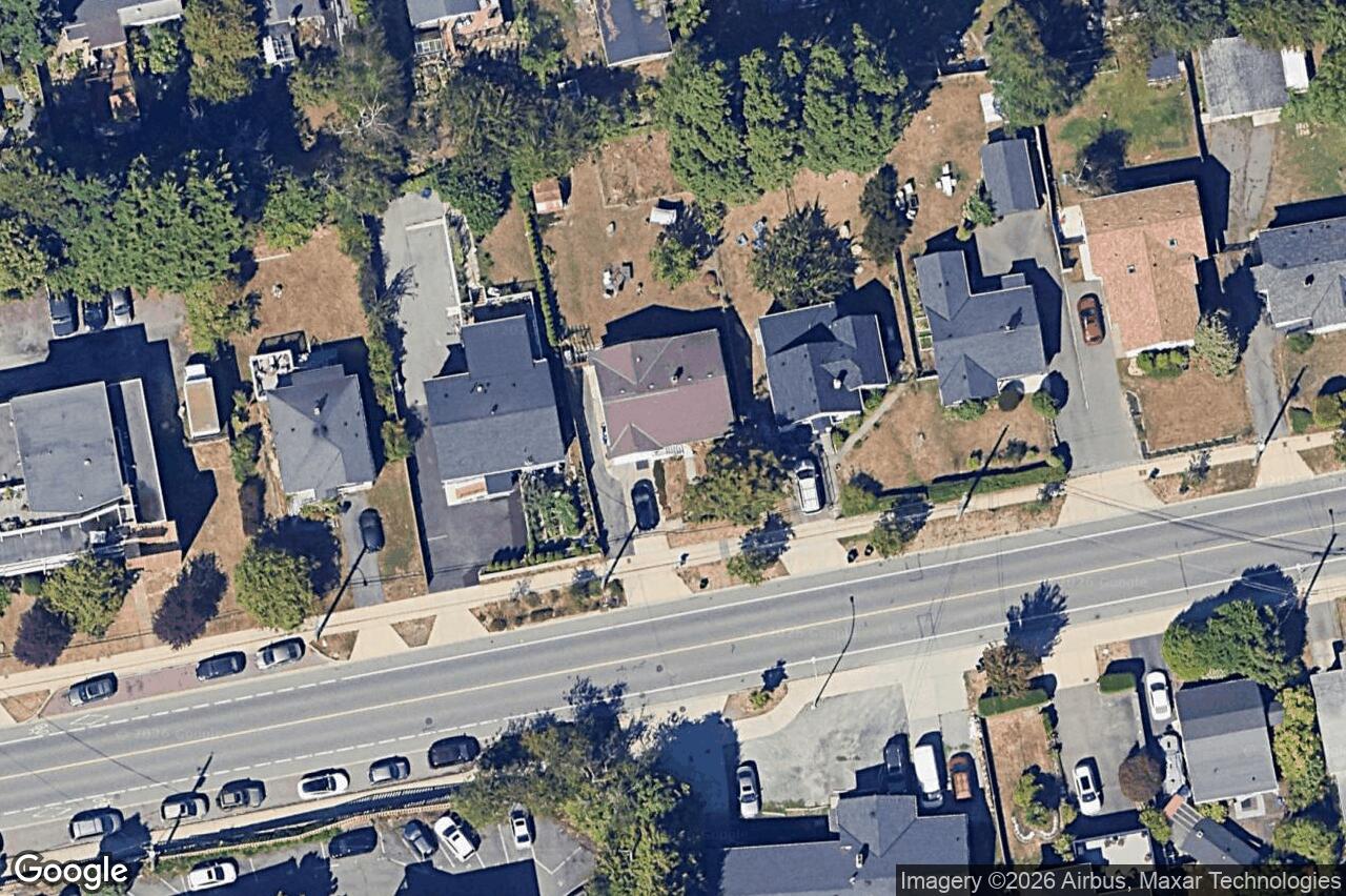 Aerial view of 952 Tattersall Dr, Saanich