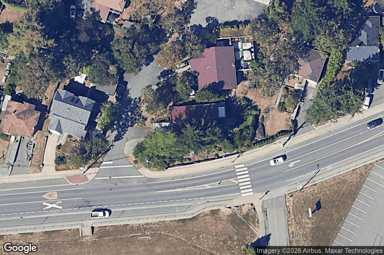 Aerial view of 381 Montcalm Ave, Saanich