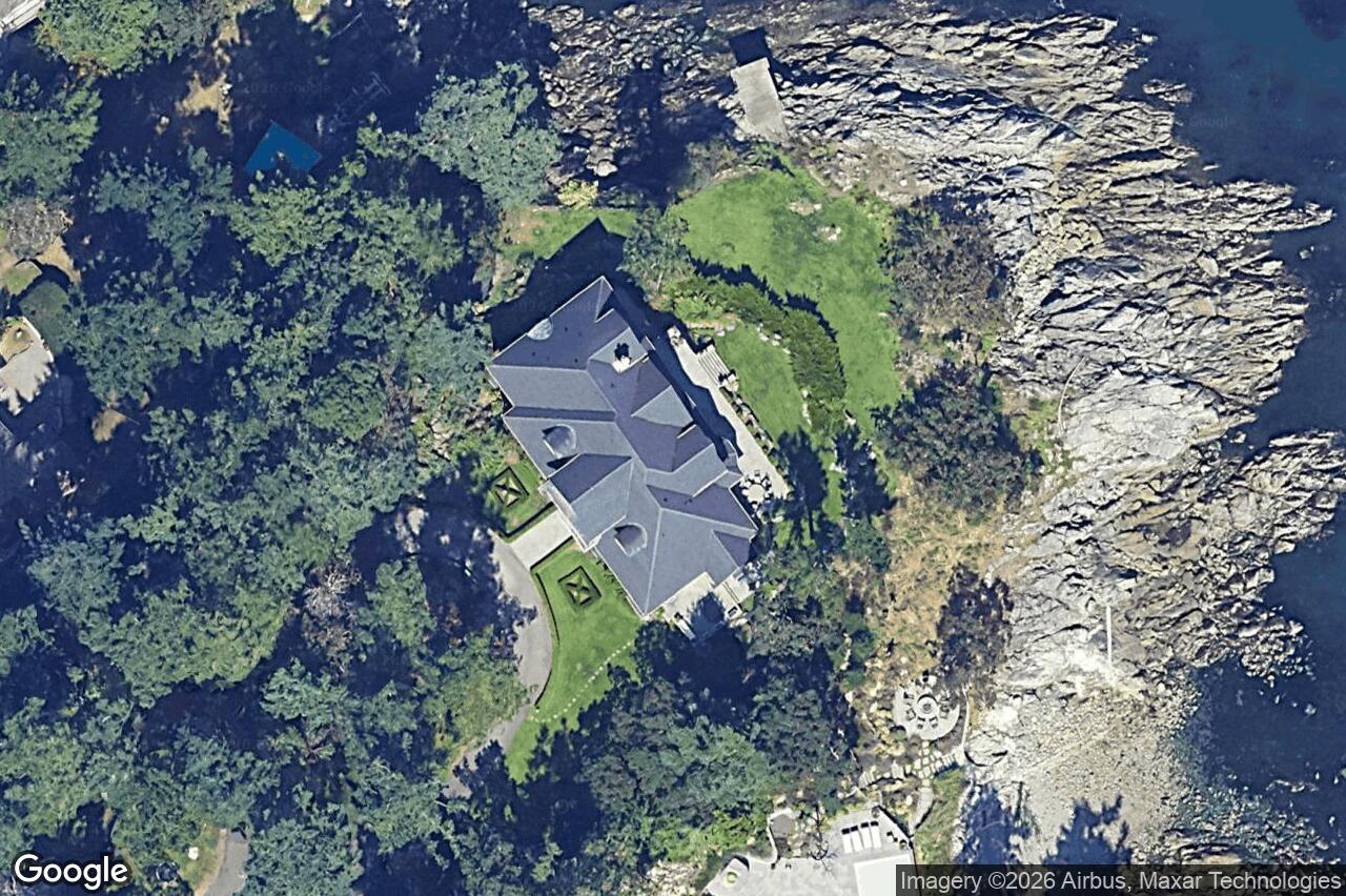 Aerial view of 2600 Queenswood Dr, Saanich