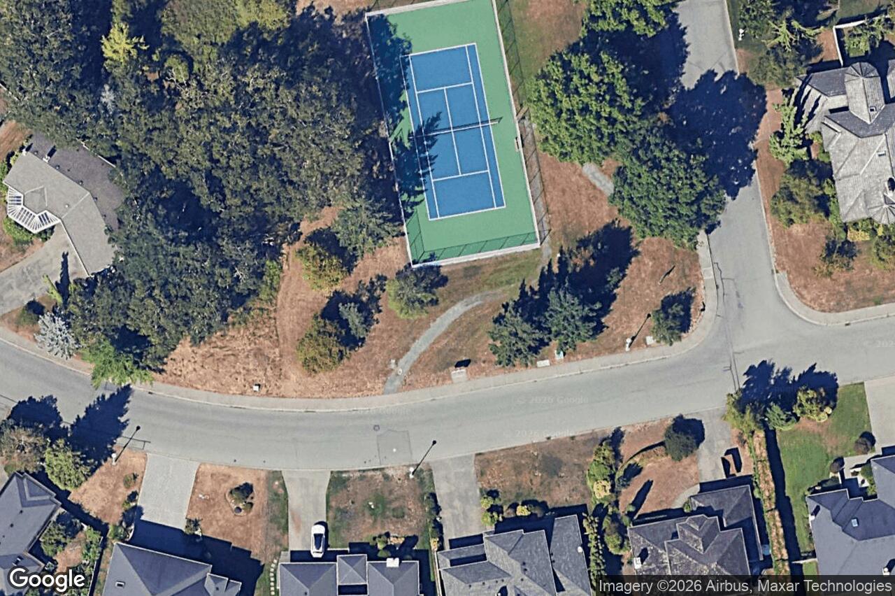 Aerial view of 858 Maltwood Terr, Saanich