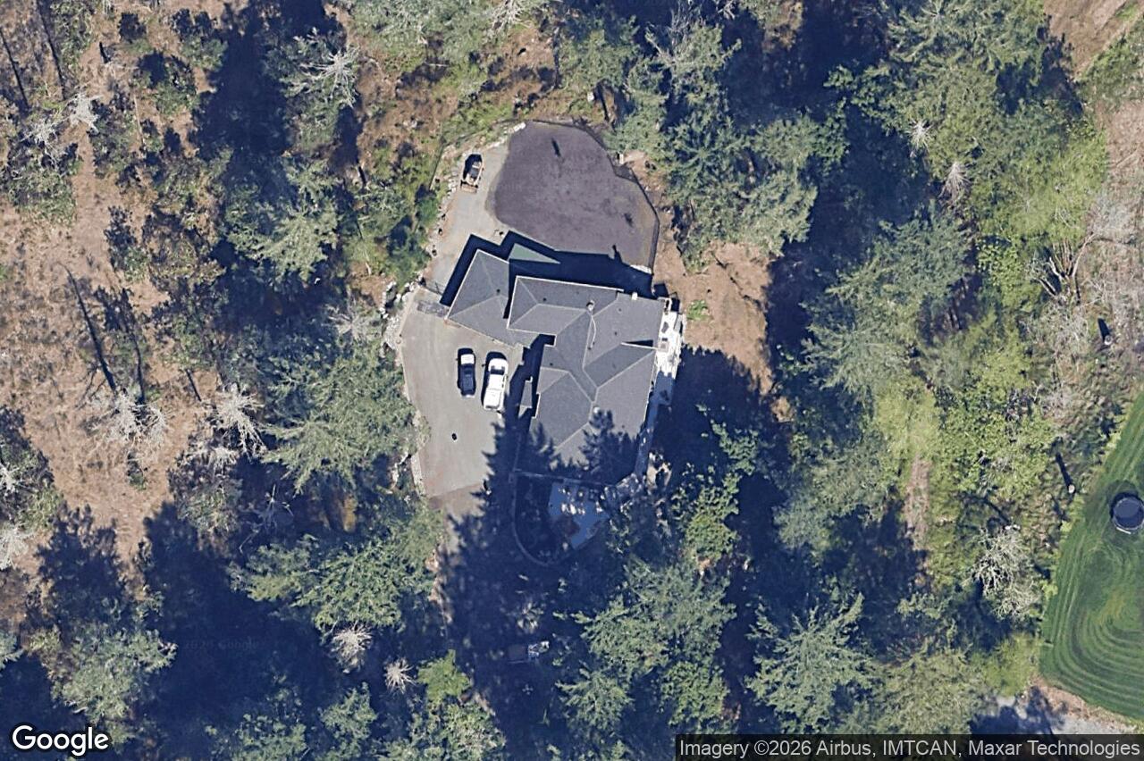 Aerial view of 376 Viaduct Ave, Saanich