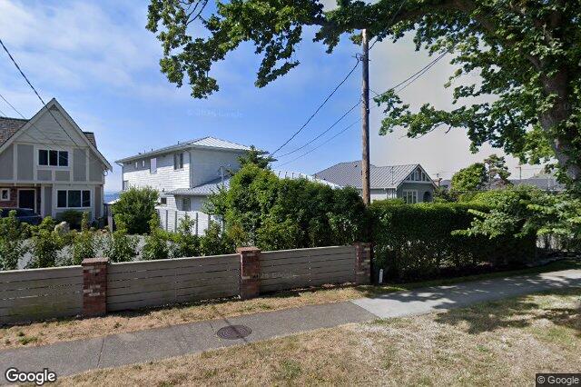 Street view of 1625 Hollywood Cres, Victoria