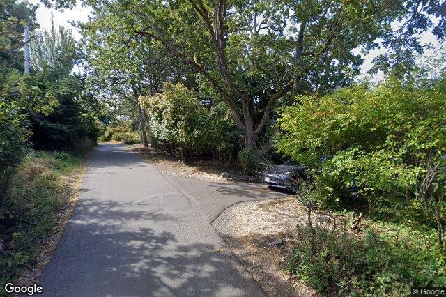 Street view of 586 Island Rd, Oak Bay