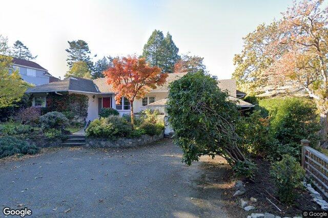 Street view of 658 Byng St, Oak Bay