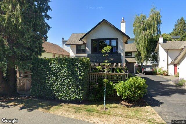 Street view of 9 – 977 Convent Pl, Victoria