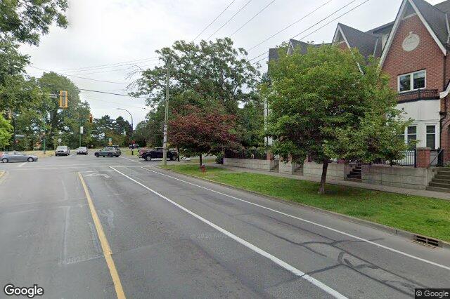 Street view of 17 – 675 Superior St, Victoria
