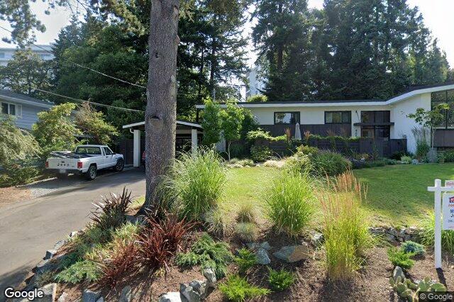 Street view of 905 Deal St, Oak Bay