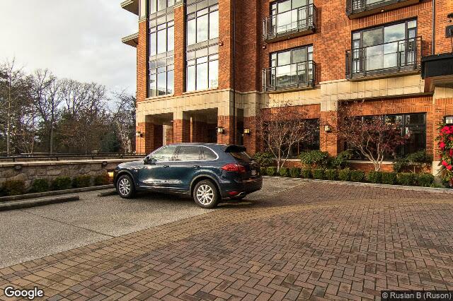 Street view of 401 – 1175 Beach Dr, Oak Bay