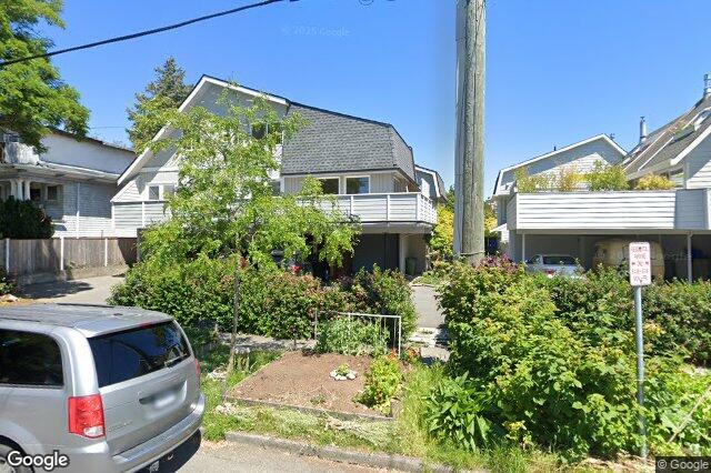 Street view of 4 – 126 Ontario St, Victoria