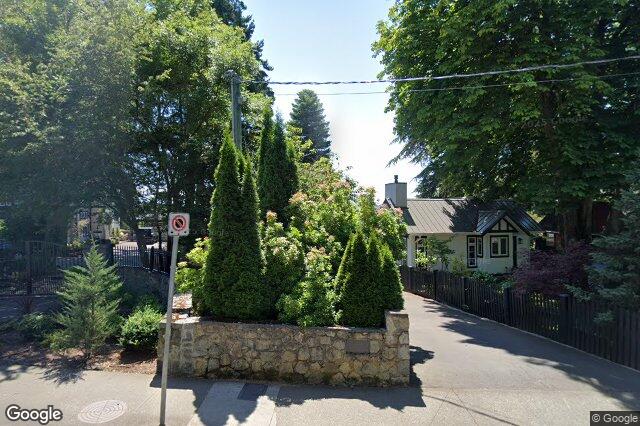 Street view of 6 – 735 Moss St, Victoria