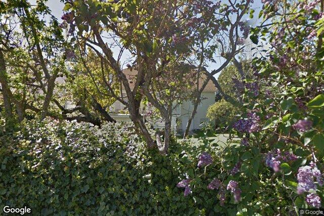 Street view of 1043 Roslyn Rd, Oak Bay