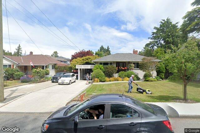 Street view of 4 – 1118 Munro St, Esquimalt