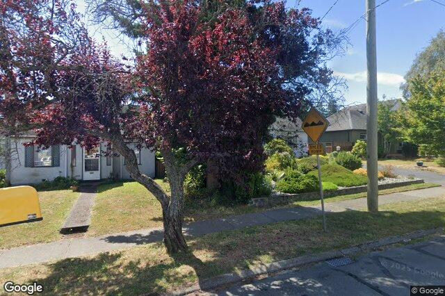 Street view of 989 Dunsmuir Rd, Esquimalt