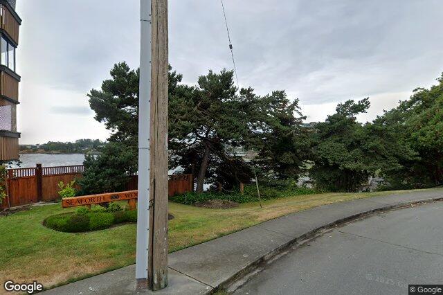 Street view of 2 – 630 Seaforth St, Victoria