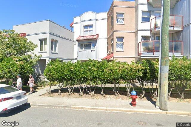 Street view of 10 – 930 North Park St, Victoria
