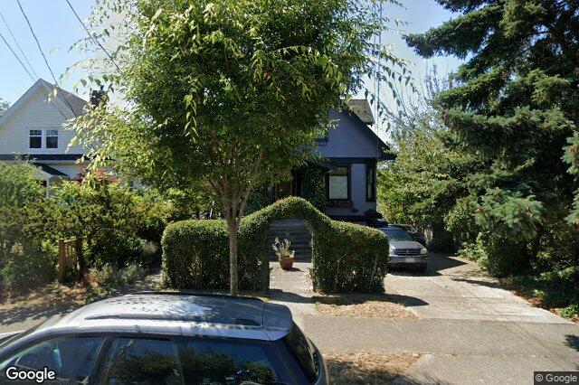 Street view of 1415 Gladstone Ave, Victoria