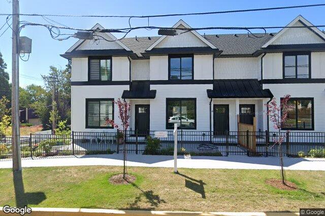 Street view of 5 – 820 Dunsmuir Rd, Esquimalt