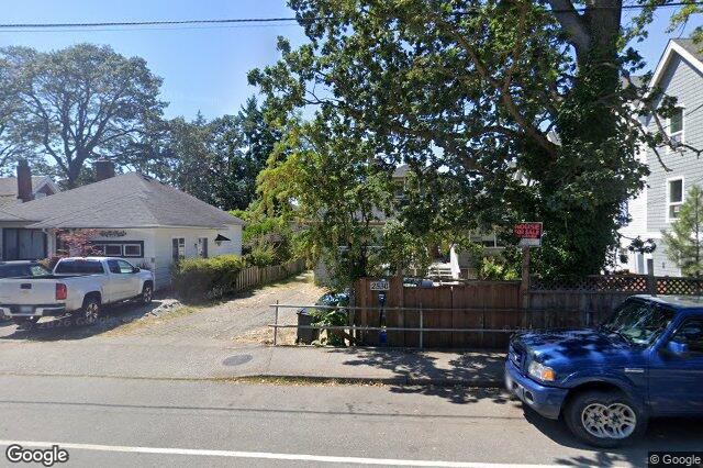 Street view of 7 – 2538 Shelbourne St, Victoria