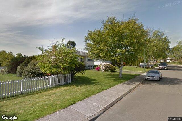Street view of 2260 Kinross Ave, Oak Bay