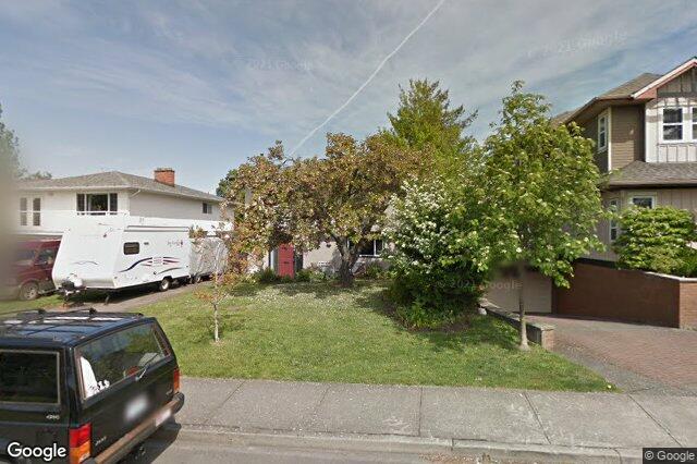 Street view of 2252 Kinross Ave, Oak Bay