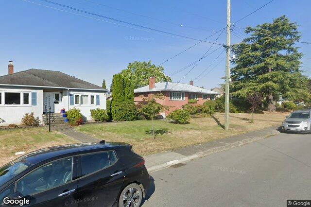 Street view of 2553 Dufferin Ave, Oak Bay