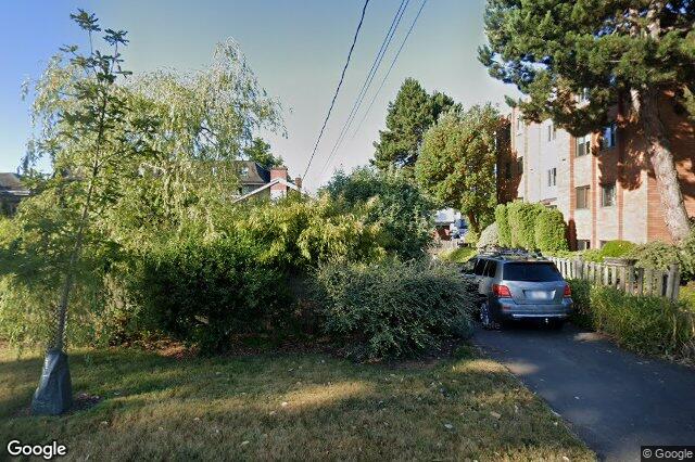 Street view of 101 – 853 Selkirk Ave, Esquimalt