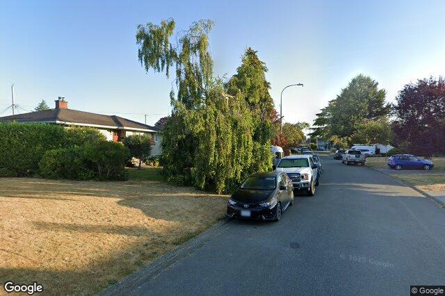 Street view of 2930 Oriole St, Saanich