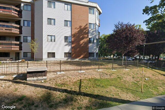 Street view of 406 – 1560 Hillside Ave, Victoria