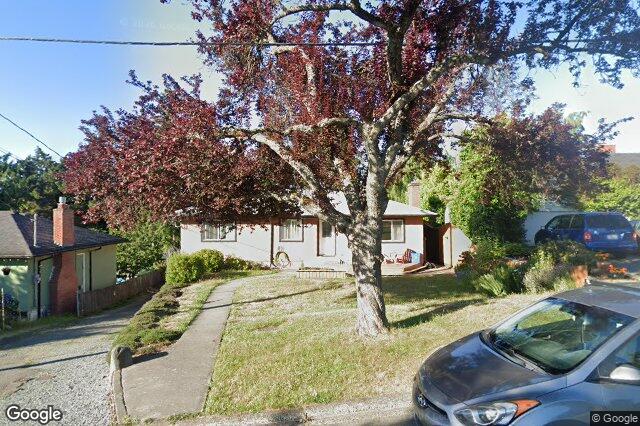 Street view of 1094 Gosper Cres, Esquimalt