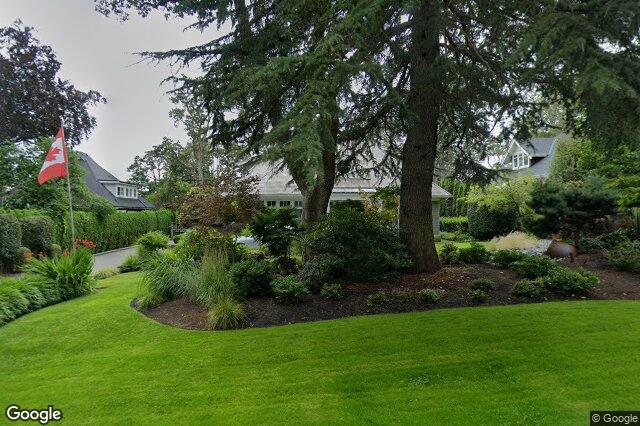 Street view of 2545 Lansdowne Rd, Oak Bay