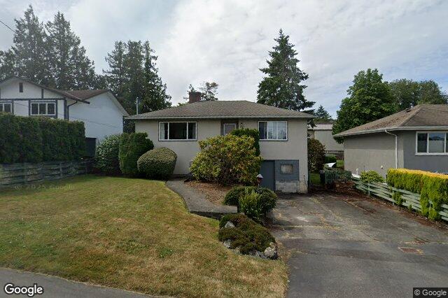 Street view of 547 Davida Ave, Saanich