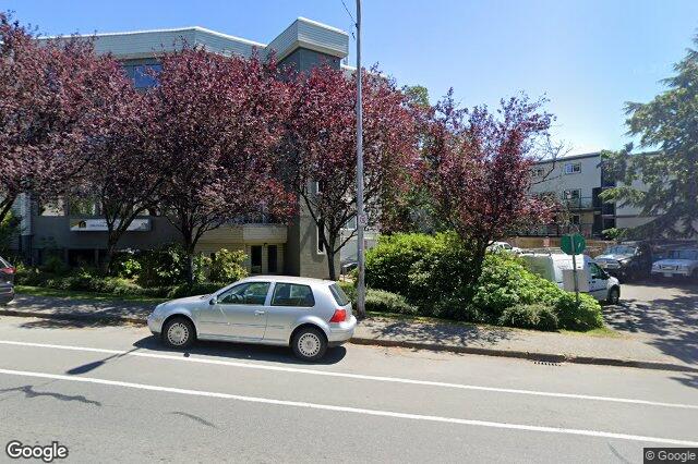 Street view of 985 Cloverdale St, Saanich