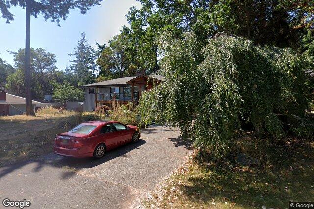 Street view of 2881 Phyllis St, Saanich
