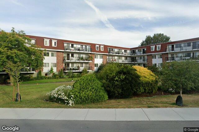 Street view of 301 – 1680 Poplar Ave, Saanich