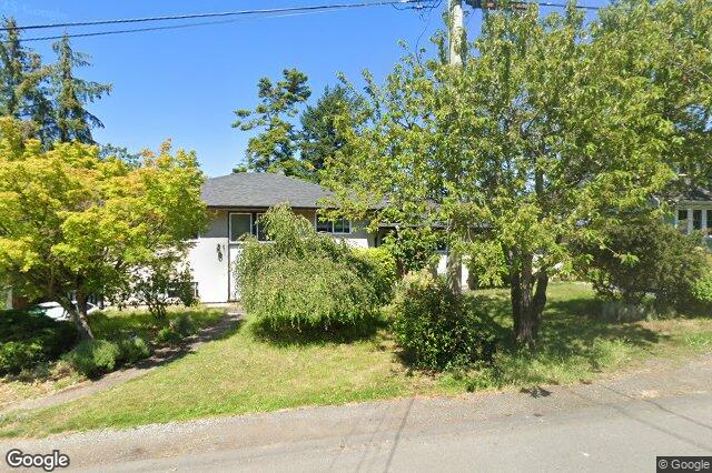 Street view of 820-822 Leslie Dr, Saanich