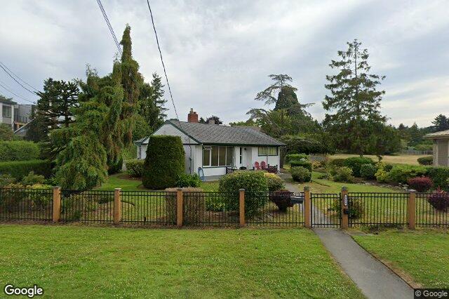 Street view of 2604 Penrhyn St, Saanich