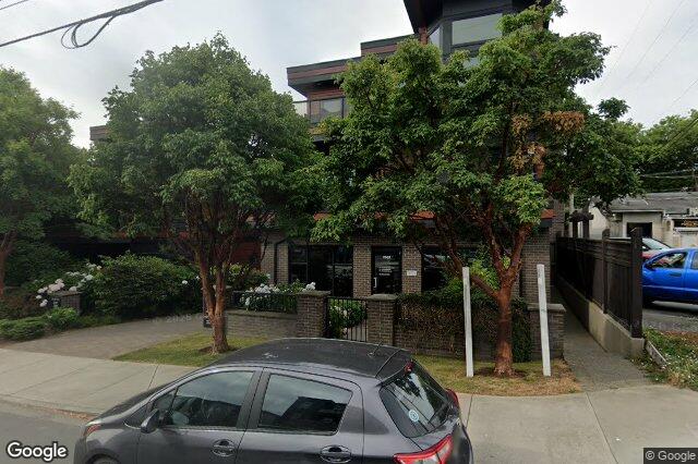 Street view of 301 – 2589 Penrhyn St, Saanich