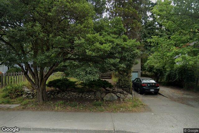 Street view of 208 – 3921 Shelbourne St, Saanich