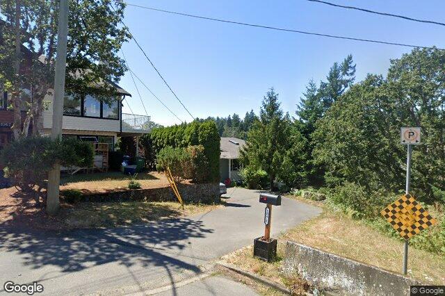 Street view of 1071 Hyacinth Ave, Saanich