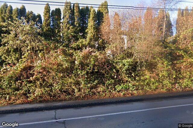 Street view of 1040 Chesterfield Rd, Saanich