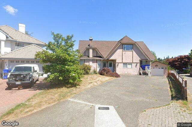 Street view of 975 Meadowview Pl, Saanich